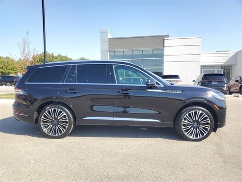 Certified 2025 Lincoln Aviator Black Label image 8