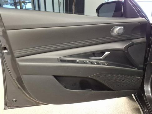 Used 2021 Hyundai Elantra Limited image 11