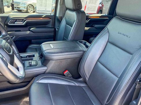 Used 2025 GMC Sierra 2500 Denali AWD/4WD image 17