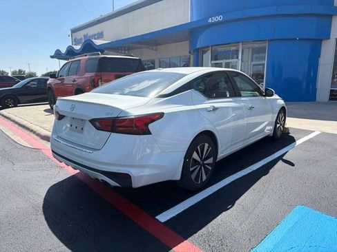 Used 2021 Nissan Altima 2.5 SV w/ SV Premium Package FWD image 6