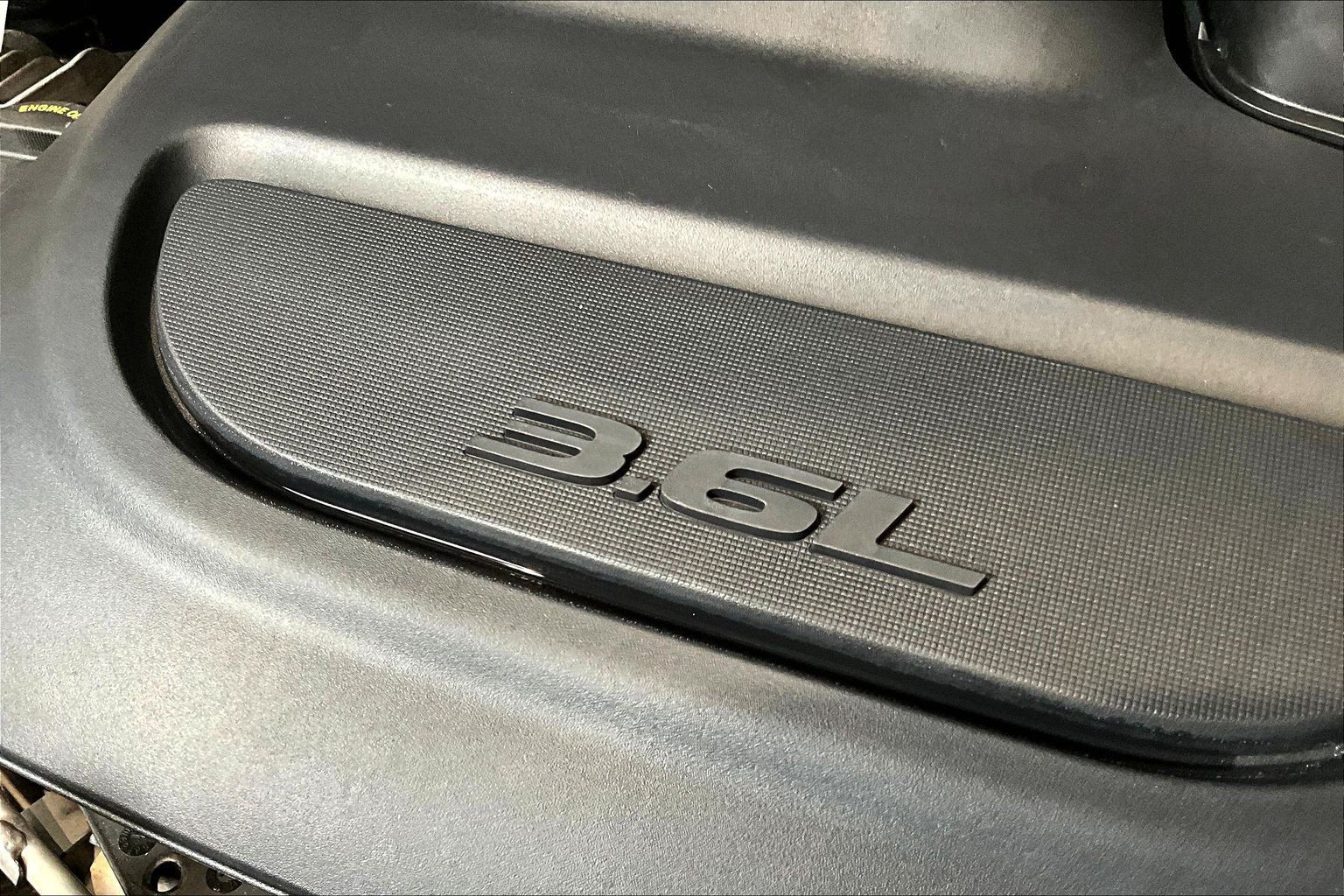 Used 2020 Chrysler Pacifica Touring-L w/ Tire & Wheel Group FWD image 31