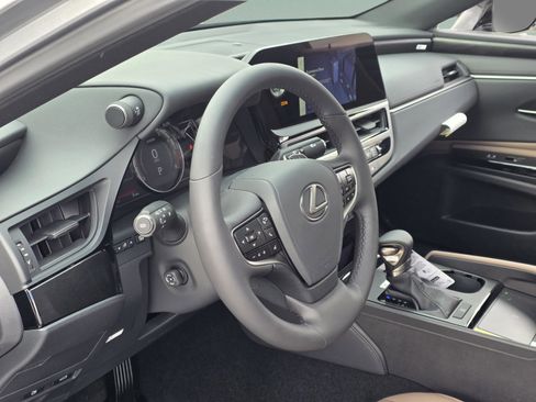 New 2025 Lexus ES 350 w/ Premium Package image 9