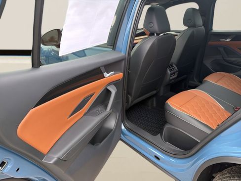 Used 2025 Volkswagen Tiguan SEL R-Line image 24