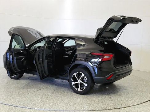 Used 2024 Chevrolet Trax RS w/ Sunroof Package FWD image 11