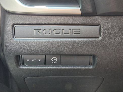 Used 2025 Nissan Rogue S FWD image 22