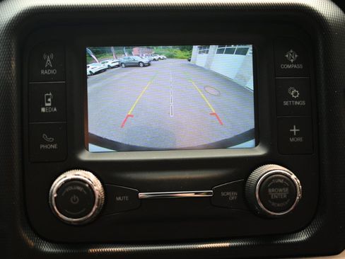 Used 2018 Jeep Wrangler Sport AWD/4WD image 18