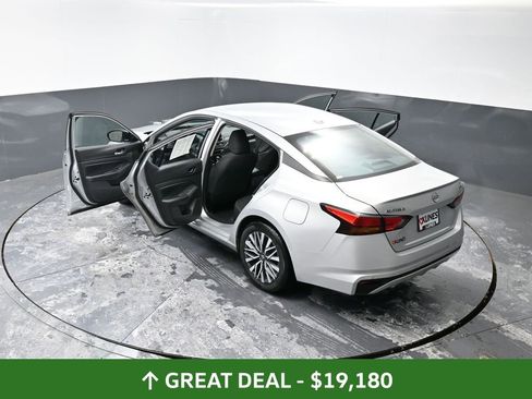 Used 2024 Nissan Altima 2.5 SV image 61