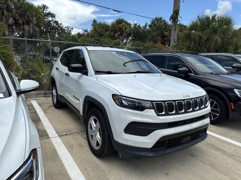 Used 2023 Jeep Compass Sport AWD/4WD image 3