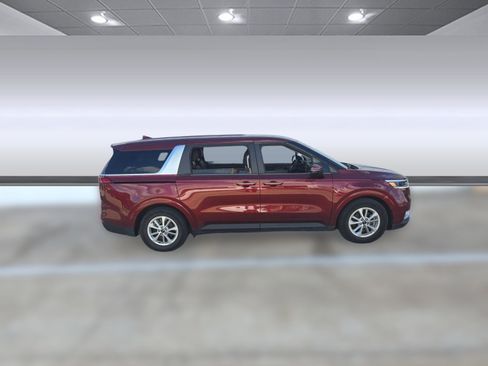 Used 2024 Kia Carnival LX image 7