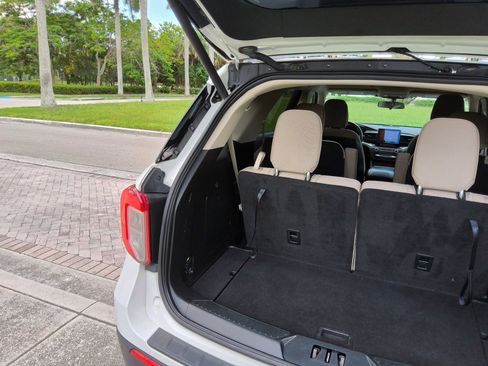 Used 2020 Ford Explorer XLT RWD image 56