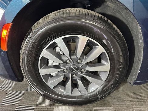 Used 2023 Chrysler Pacifica Touring-L w/ Uconnect Theater Family Group FWD image 34