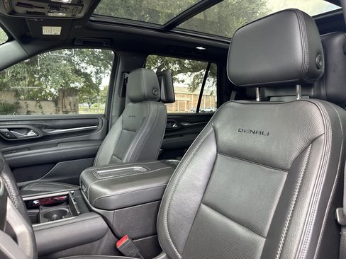 Used 2022 GMC Yukon Denali w/ Denali Premium Package AWD/4WD image 6