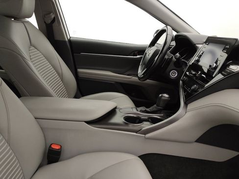 Used 2022 Toyota Camry SE image 21