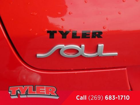 Used 2022 Kia Soul LX image 14