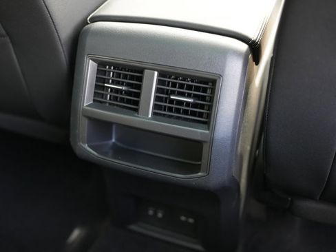 Used 2022 Volkswagen Atlas Cross Sport SE AWD/4WD image 30