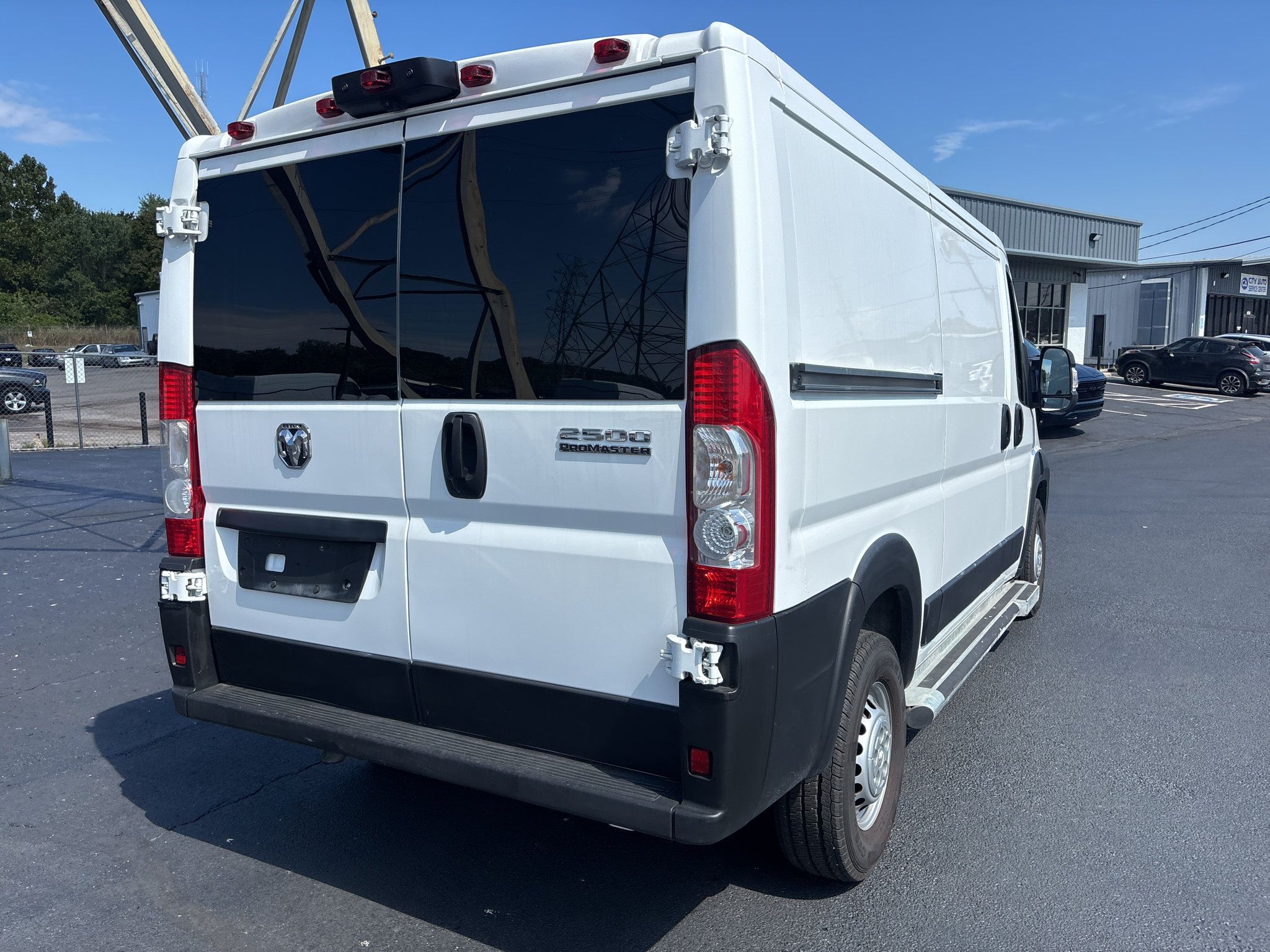 Used 2025 RAM ProMaster 2500 w/ U-Haul Equipment Group FWD image 21