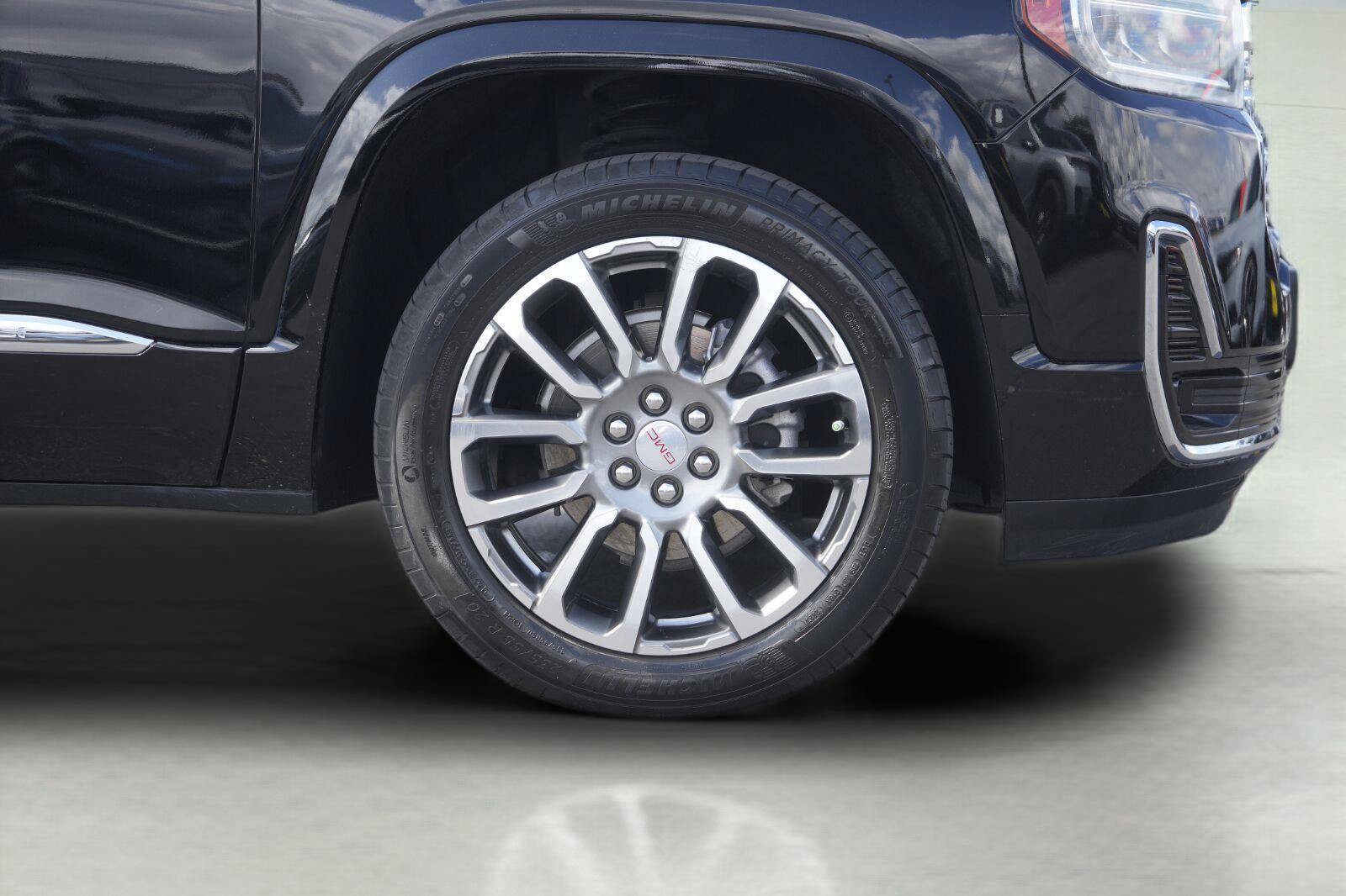 Used 2023 GMC Acadia Denali w/ Denali Ultimate Package FWD image 4