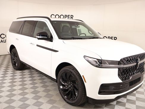 New 2026 Lincoln Navigator Reserve w/ Jet Appearance Package AWD/4WD image 1
