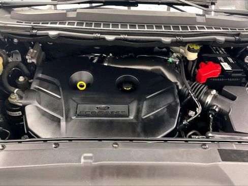 Used 2016 Ford Edge SE image 9