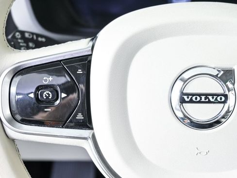 Used 2023 Volvo XC60 B5 Ultimate FWD image 12
