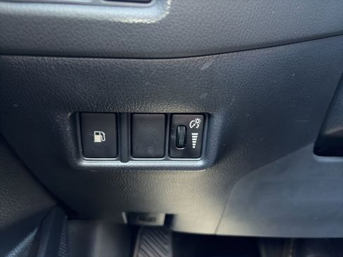 Used 2021 Toyota C-HR LE image 21