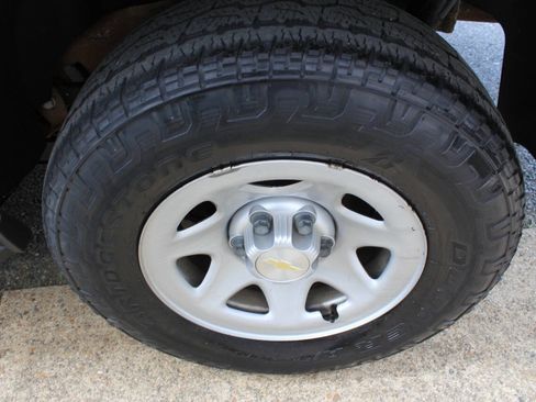 Used 2018 Chevrolet Tahoe 4WD w/ Suspension Package, Off-Road image 6