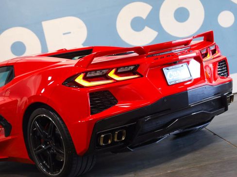 Used 2021 Chevrolet Corvette Stingray Premium Conv w/ Z51 Performance Package RWD image 28