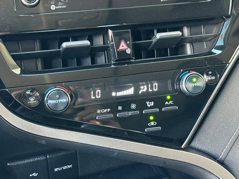 Used 2022 Toyota Camry SE FWD image 30