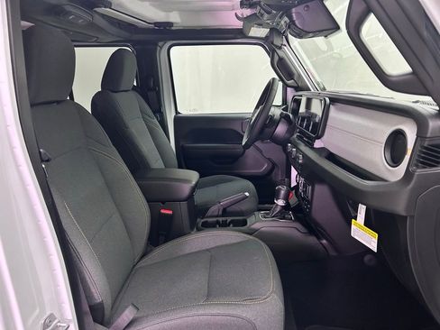 New 2025 Jeep Gladiator Sport image 21