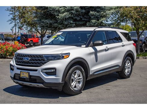 Certified 2023 Ford Explorer XLT w/ Equipment Group 202A AWD/4WD image 4
