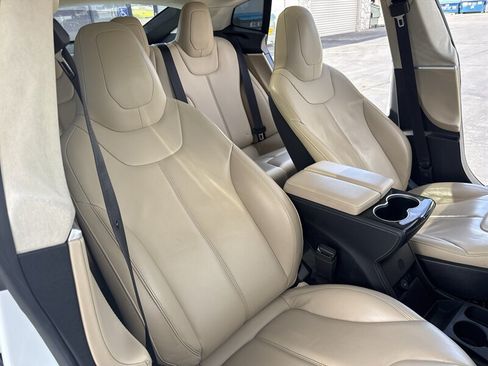 Used 2015 Tesla Model S 70 RWD image 36
