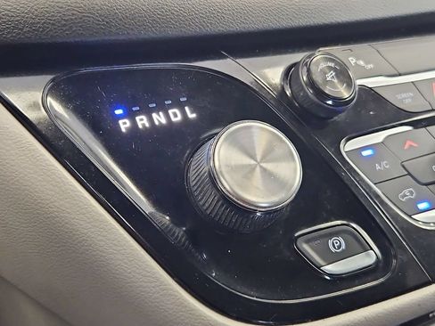 Used 2017 Chrysler Pacifica Touring-L FWD image 20