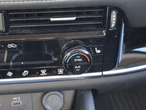 Used 2023 Nissan Rogue SL w/ SL Premium Package image 30