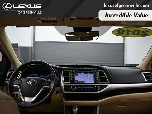 Used 2019 Toyota Highlander XLE image 23