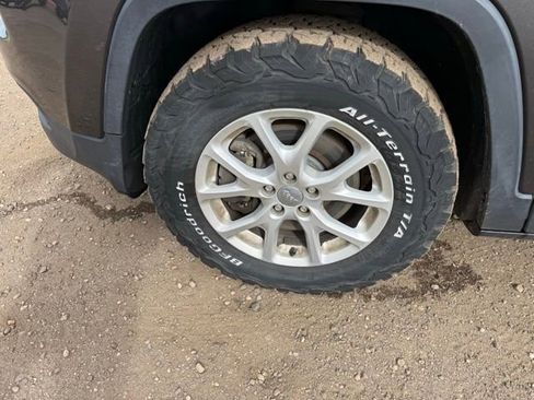 Used 2014 Jeep Cherokee Latitude AWD/4WD image 10