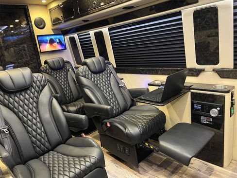 Used 2022 Mercedes-Benz Sprinter 2500 image 3