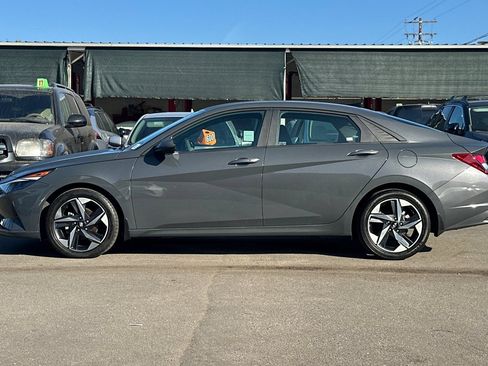 Used 2023 Hyundai Elantra SEL w/ Convenience Package FWD image 7