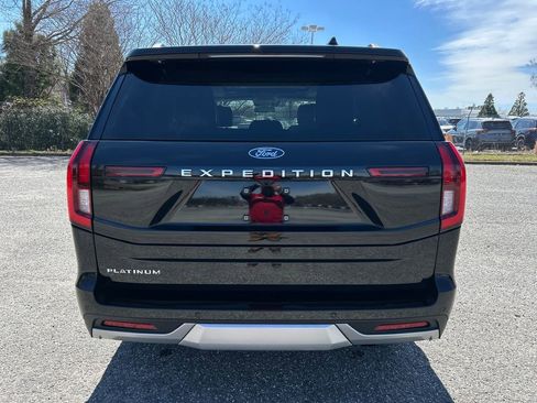 Used 2025 Ford Expedition Platinum image 5