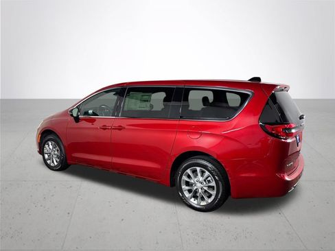 New 2026 Chrysler Pacifica Select AWD/4WD image 8
