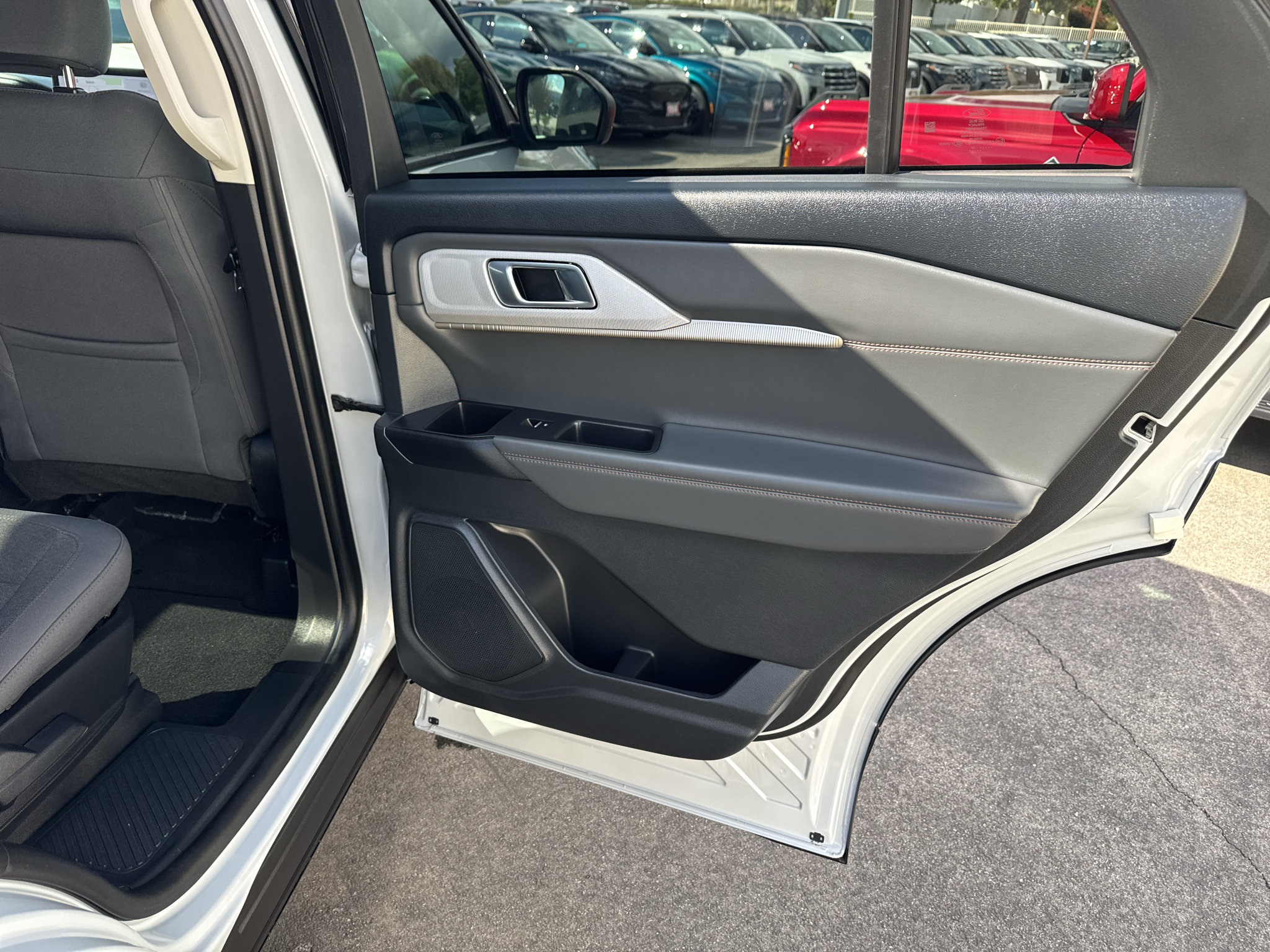 Used 2026 Ford Explorer Active RWD image 19