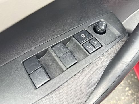 Used 2022 Toyota Corolla LE image 13