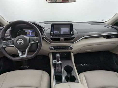 Used 2025 Nissan Altima 2.5 SV image 24