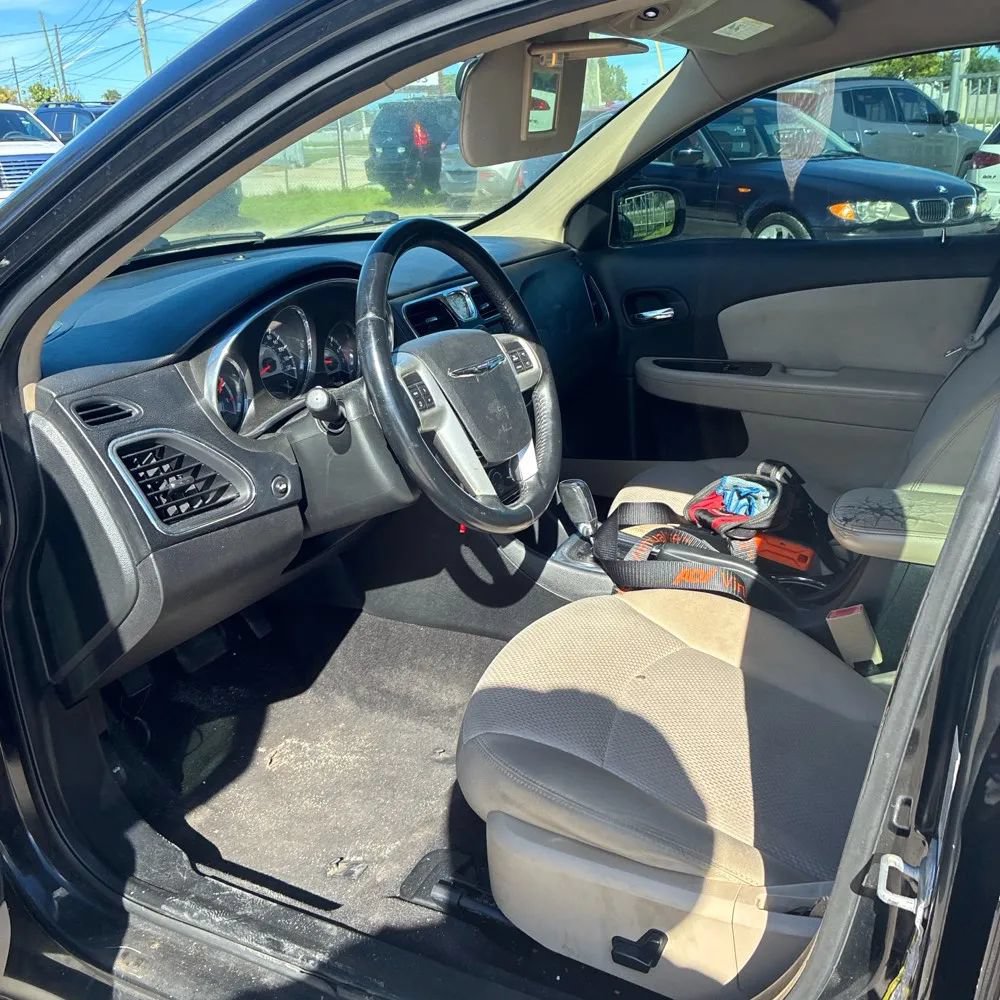 Used 2013 Chrysler 200 Touring FWD image 9