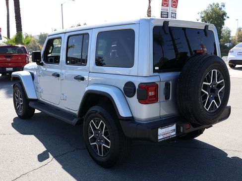 Used 2024 Jeep Wrangler Sahara image 6