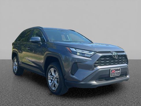 Used 2025 Toyota RAV4 XLE AWD/4WD image 11