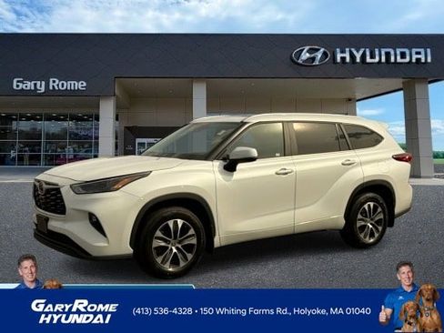 Used 2023 Toyota Highlander XLE AWD/4WD image 1