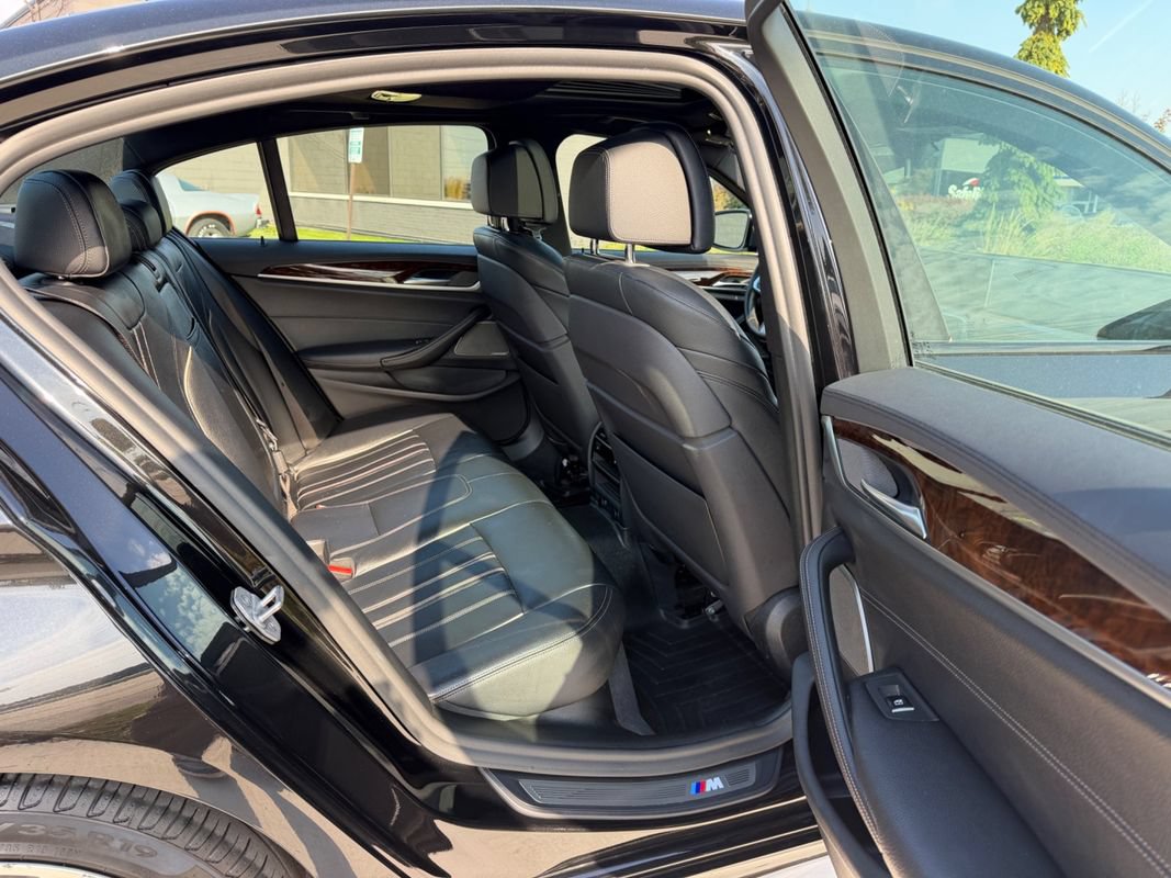 Used 2018 BMW M550i xDrive AWD/4WD image 30