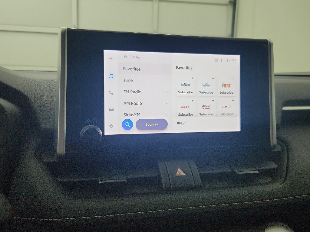 Used 2025 Toyota RAV4 XLE FWD image 23