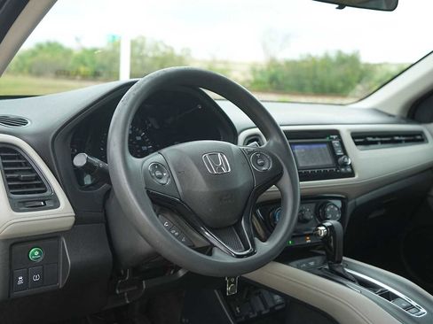 Used 2016 Honda HR-V LX image 2