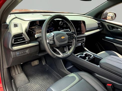 Used 2025 Chevrolet Traverse LT w/ Driver Confidence Package AWD/4WD image 17